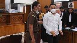 Terdakwa Ricky Rizal usai menjalani  sidang tuntutan kasus pembunuhan berencana terhadap Brigadir Nofriansyah Yosua Hutabarat atau Brigadir J di Pengadilan  Negeri Jakarta Selatan, Senin (16/1/2023). Bripka Ricky terbukti melanggar Pasal 340 KUHP. (Liputan6.com/Herman Zakharia)