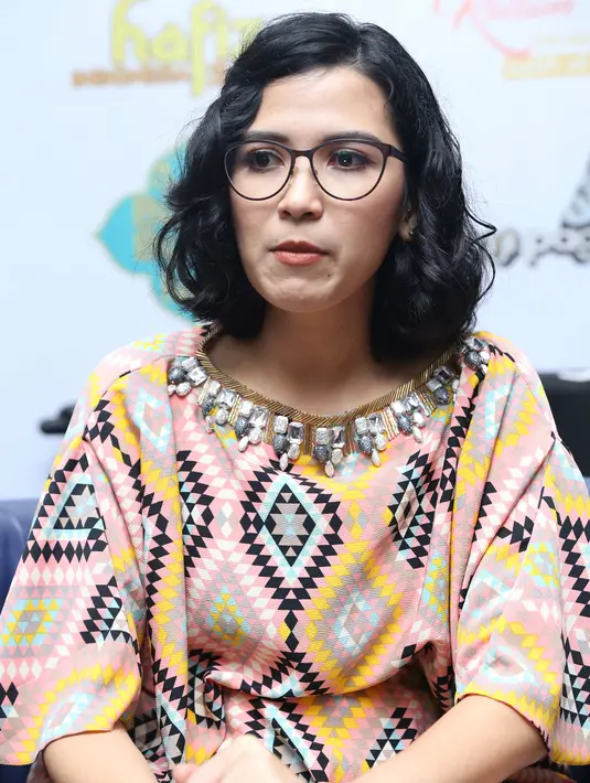 "Sebenarnya ada rasa kangen. Jadi waktu itu sempat terpikir gak mau balik lagi ke dunia sinetron stripping. Sampai akhirnya ada tawaran dari Sinemart dan RCTI untuk main di CHSI 2 ini," kata Dinda. (Andy Masela/Bintang.com)