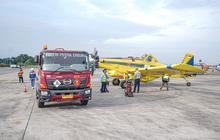 Jalur Darat Masih Sulit, Pertamina Kirim BBM ke Bener Meriah Gunakan Pesawat Air Tractor