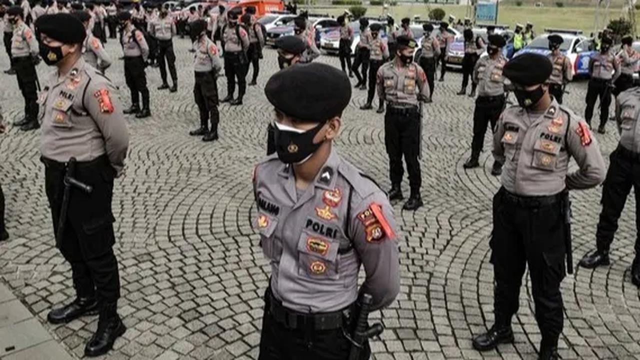 Dia mengatakan, segala persyaratan menjadi anggota polisi sudah diinformasikan melalui berbagai media maupun internet. Masyarakat yang ingin mengikuti seleksi anggota Polri, bisa melengkapi syarat-syarat tersebut.