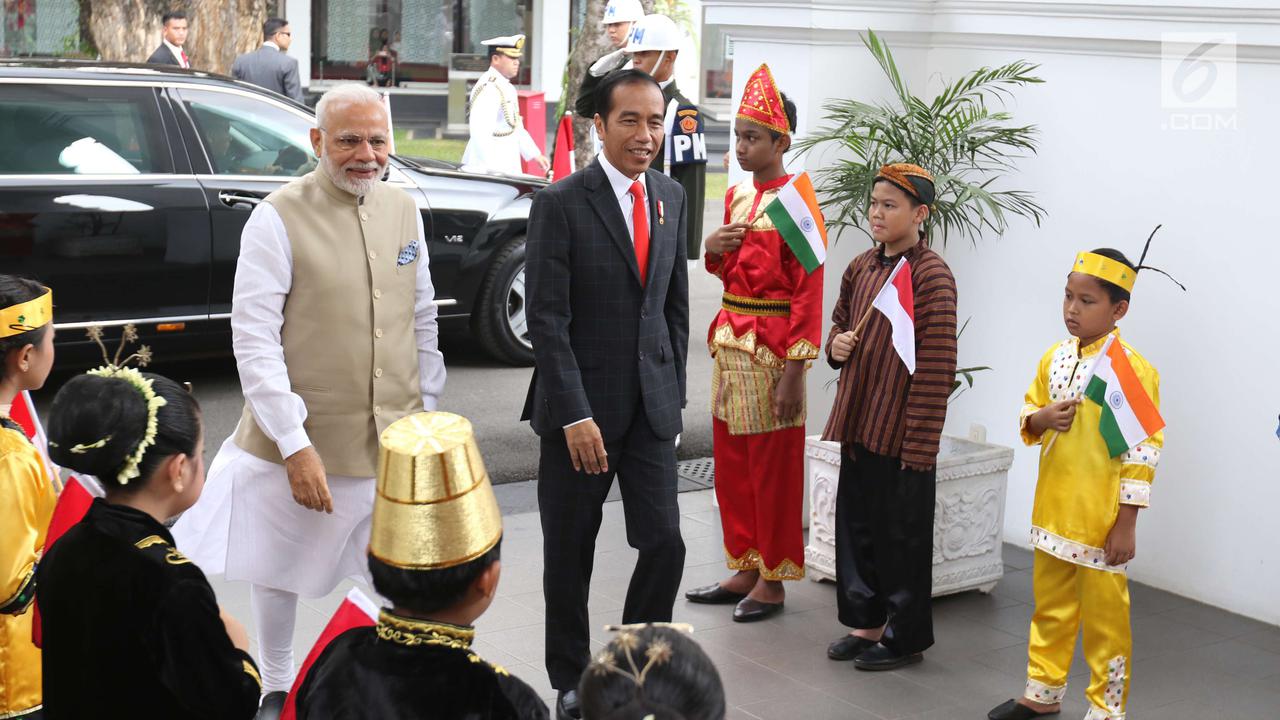 Jokowi Sambut Kedatangan PM India