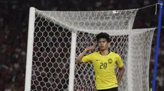 Striker Malaysia, Muhammad Syafiq, merayakan gol yang dicetaknya ke gawang Timnas Indonesia pada laga Kualifikasi Piala Dunia 2022 di SUGBK, Jakarta, Kamis (5/9). Indonesia kalah 2-3 dari Malaysia. (Bola.com/Vitalis Yogi Trisna)
