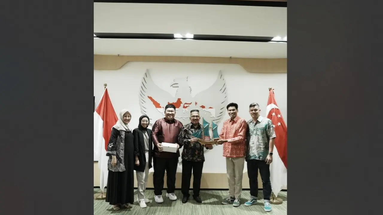 Kopiteori yang merupakan coffee shop merk lokal Makassar, berhasil menjadi UMKM Indonesia dan membuka outlet di Singapura hingga mendapat perhatian Kedutaan Besar Republik Indonesia atau KBRI Singapura.