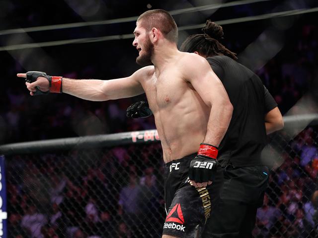 Pesan Menyentuh Hati Khabib Nurmagomedov Setelah Pensiun Sayangi Orang Tuamu Ragam Bola Com