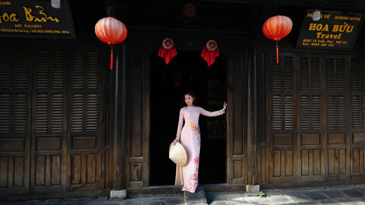 Cerita Unik di Balik Au Yay, Pakaian Tradisional Perempuan Vietnam