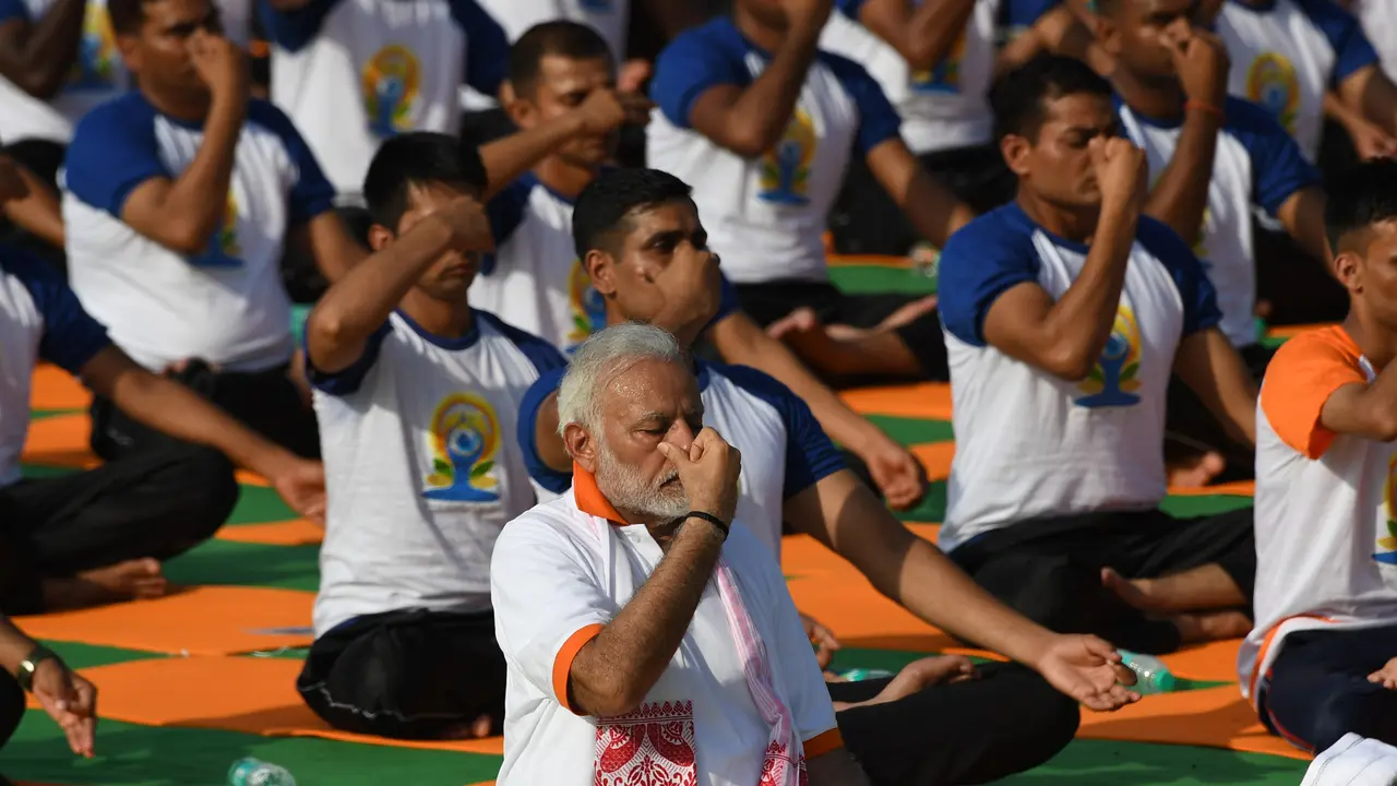 PM India Pimpin Yoga Massal