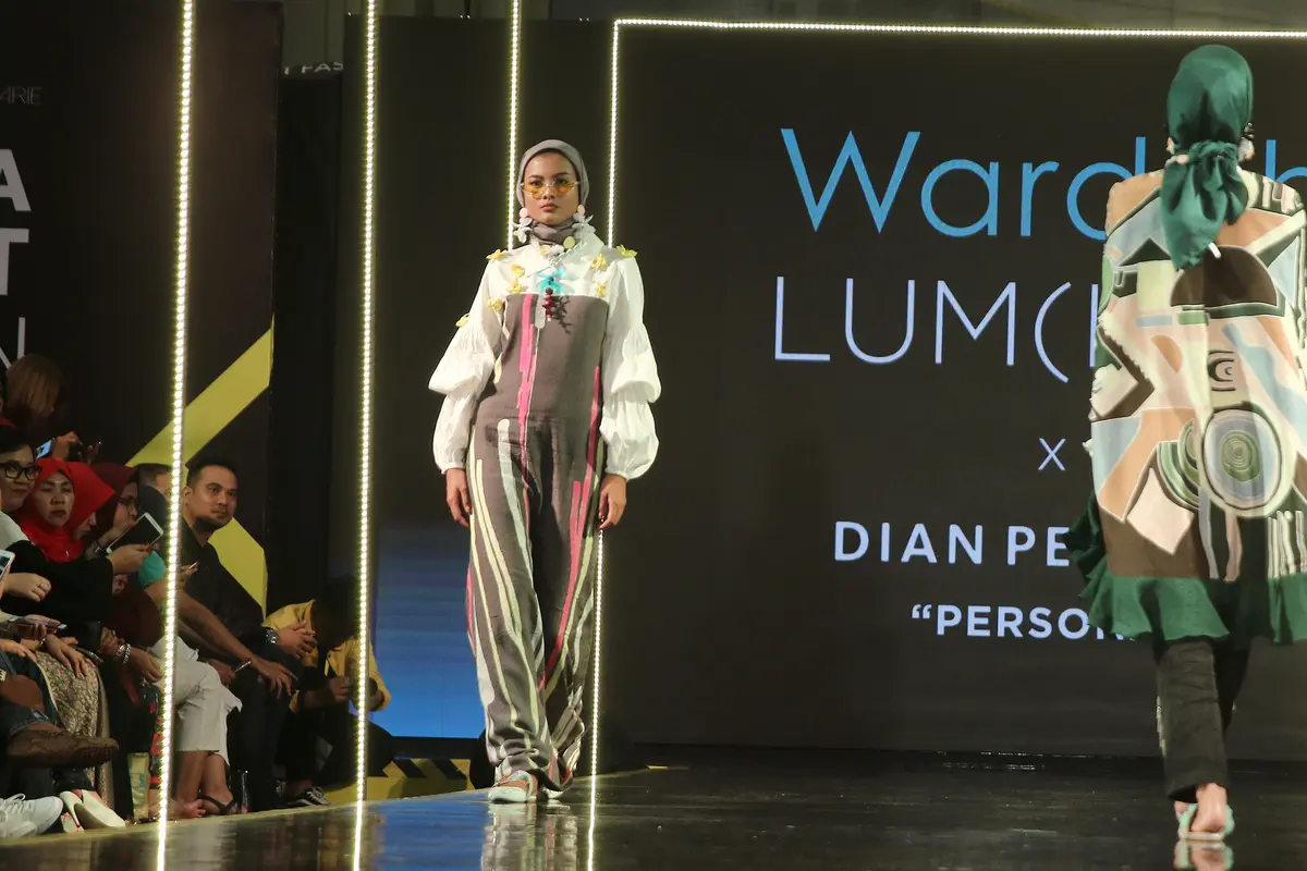 Koleksi modest wear Dian Pelangi di JMFW