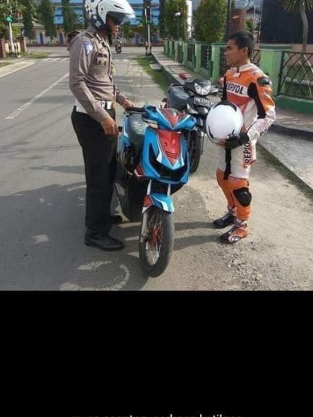 6 Aksi Polisi Tilang Pengendara yang Melanggar Ini Bikin Senyum