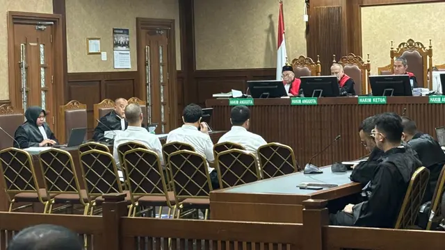 Kerry Adrianto Jelaskan Peran Riza Chalid saat Akuisisi Terminal OTM