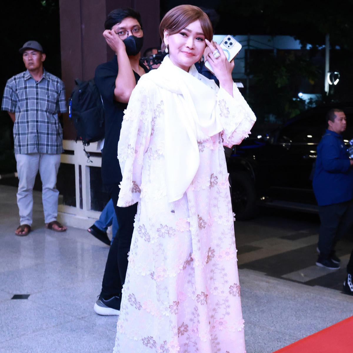 Deretan Selebriti Hadiri Pengajian 7 Hari Mendiang Titiek Puspa dengan Pakaian Serba Putih, Ada Rossa dan Afgan Datang Bareng
