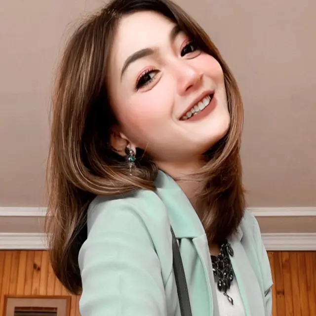 6 Potret Riesca Rossianna Finalis New AFI 2013, Dikabarkan Dekat dengan Sule