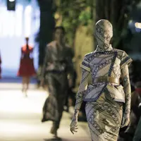 Lakon Indonesia memamerkan koleksi Pakaiankoe dalam fashion show bertajuk A Journey to Java yang mengembalikan outfit etnik dalam keseharian