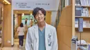 Sang sutradara berharap drakor ini bisa memberikan kehangatan dan rasa nyaman bagi mereka yang mengalami gangguan pada mentalnya. "Saat membaca webtoon aslinya, saya sangat menyukai intinya, dan pesan yang ingin disampaikan sang kreator," kata sang sutradara lagi. (Yang Hae Sung/Netflix © 2023)