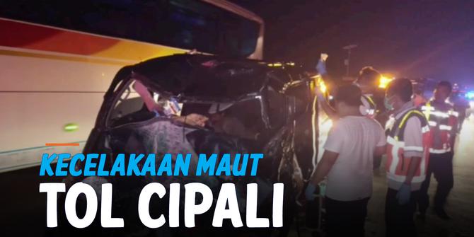 VIDEO: Tabrakan Maut di Tol Cipali, Minibus Rusak Parah