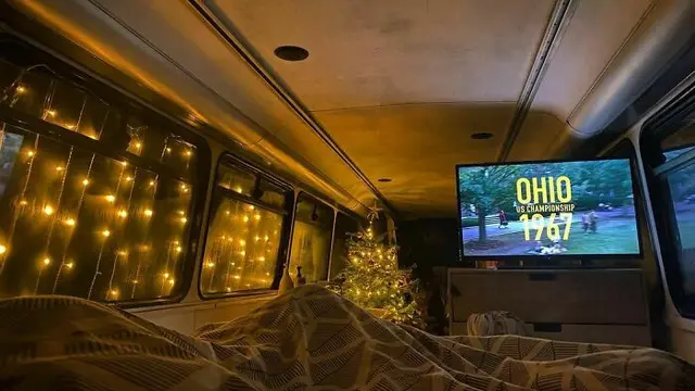 Kreatif, Pasangan Ini Mengubah Bus Sekolah Menjadi Rumah Impian