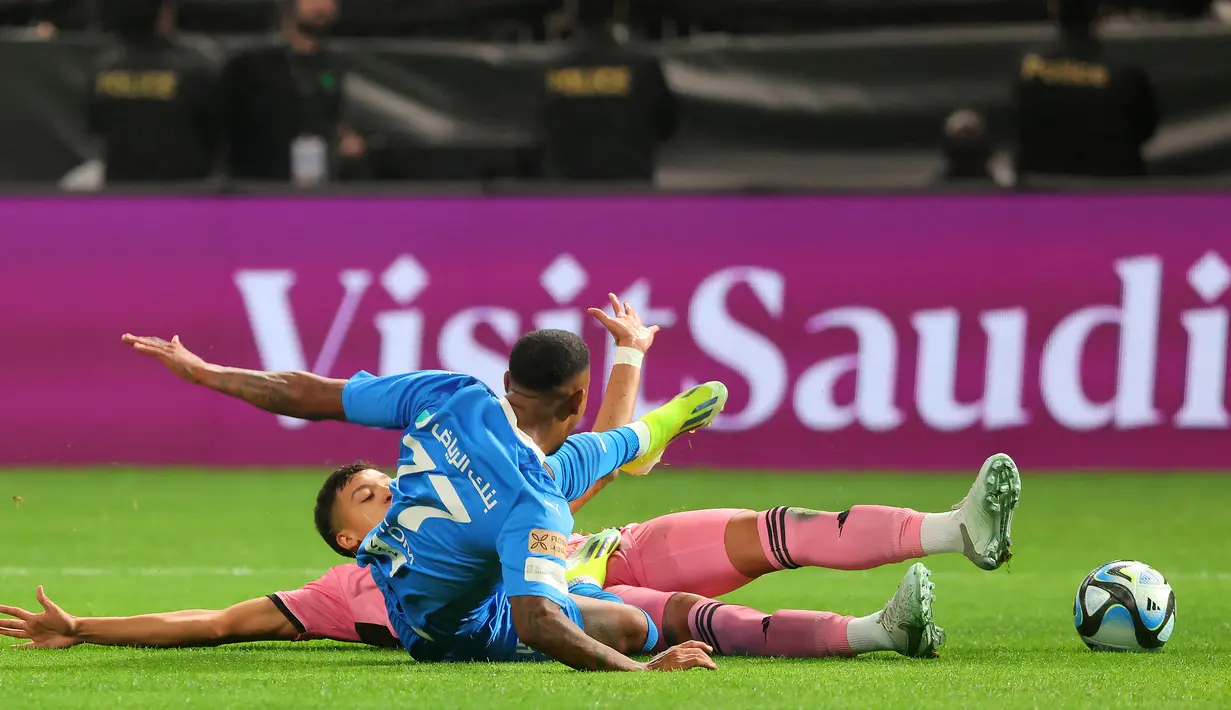 Sementara itu, Inter Miami mencetak gol lewat aksi Luis Suarez, eksekusi penalti Lionel Messi, dan David Ruiz. (Fayez NURELDINE/AFP)