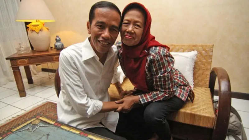 Hari Ibu, Deretan Foto Presiden Jokowi yang Hormat Pada Bundanya