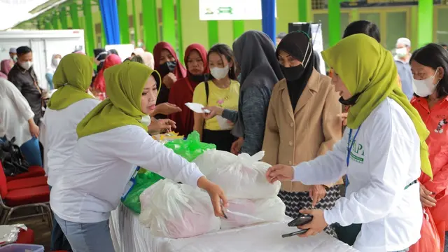 Operasi pasar Ramadhan 2022 di Pontianak,Kalbar. (Foto: Liputan6.com/Aceng Mukaram)