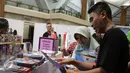 Pengunjung mendatangi stan pameran di Travel Fair, Jakarta, Jumat (28/8/2015). Naiknya nilai tukar Dollar AS terhadap Rupiah berdampak terhadap pelaku jasa pariwisata. (Liputan6.com/Gempur M Surya)