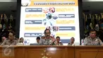 Kapolri Jenderal Pol Tito Karnavian (tengah) memberikan keterangan akhir tahun 2016 di Mabes Polri, Jakarta, Rabu (28/12). Kapolri memaparkan sejumlah capaian program dan kinerja serta anggaran selama tahun 2016. (Liputan6.com/Helmi Fithriansyah)
