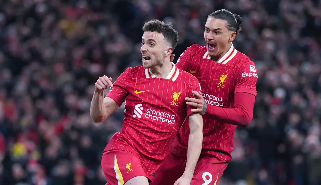 Liverpool harus puas berbagi poin usai bermain imbang dengan Fulham 2-2 dalam laga pekan 16 Premier League 2024/2025 yang digelar di Anfield, Sabtu (14/12/2024) malam WIB. Diogo Jota menjadi penyelamat The Reds setelah mencetak gol penyeimbang di menit 86. (AP Photo/Jon Super)