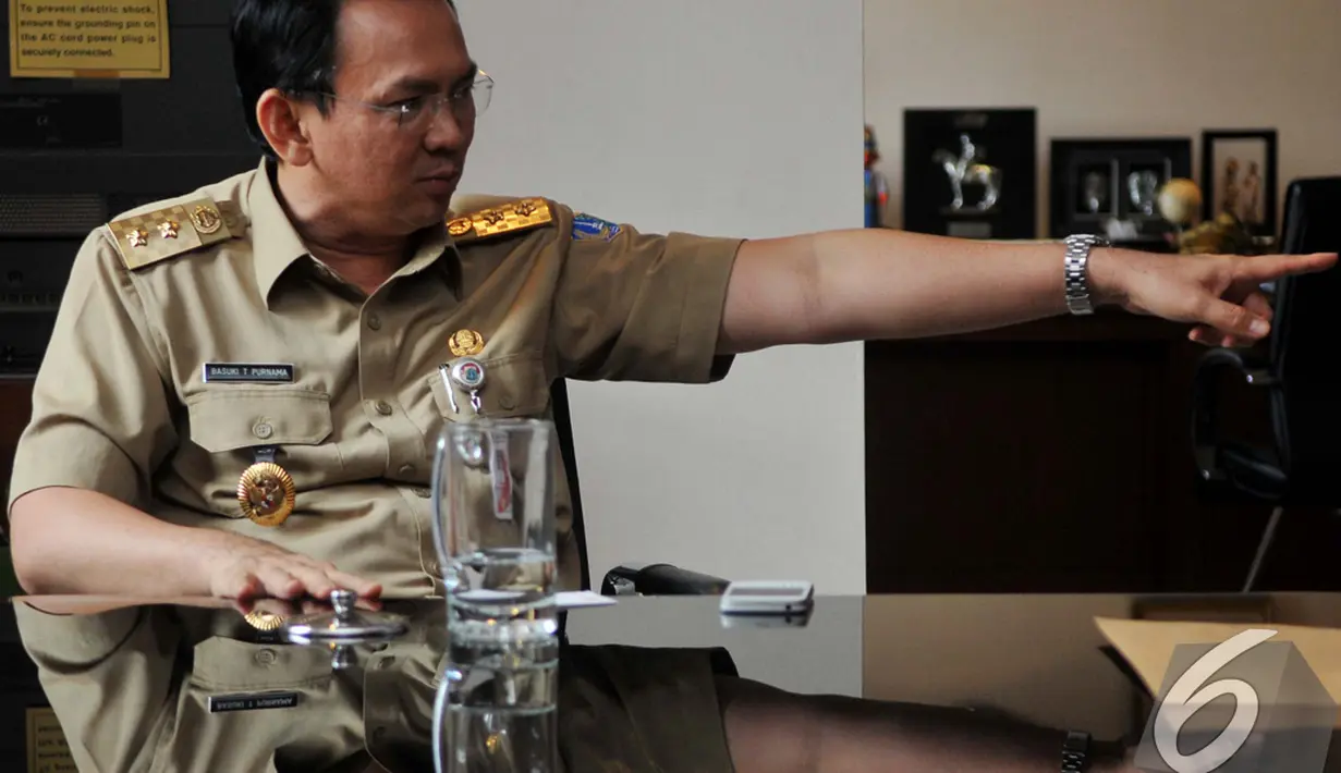 Ahok terkenal temperamental. Ia meledak-ledak. Gaya bicaranya yang ceplas-ceplos membuat sebagian orang memuji dan sebagian lainnya mencibirnya (Liputan6.com/Johan Tallo)