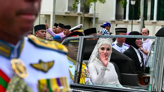 7 Potret Momen Resepsi Pernikahan Pangeran Mateen dan Anisha Rosnah