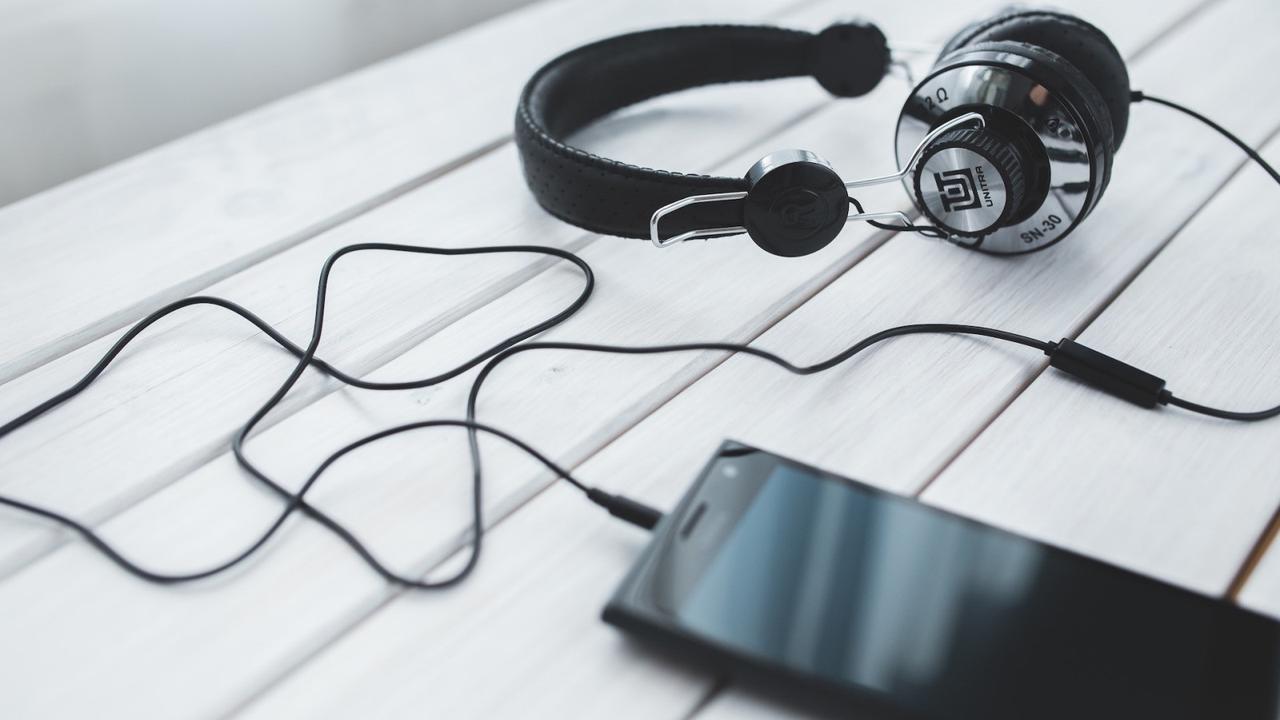Ilustrasi mendengarkan musik, lagu