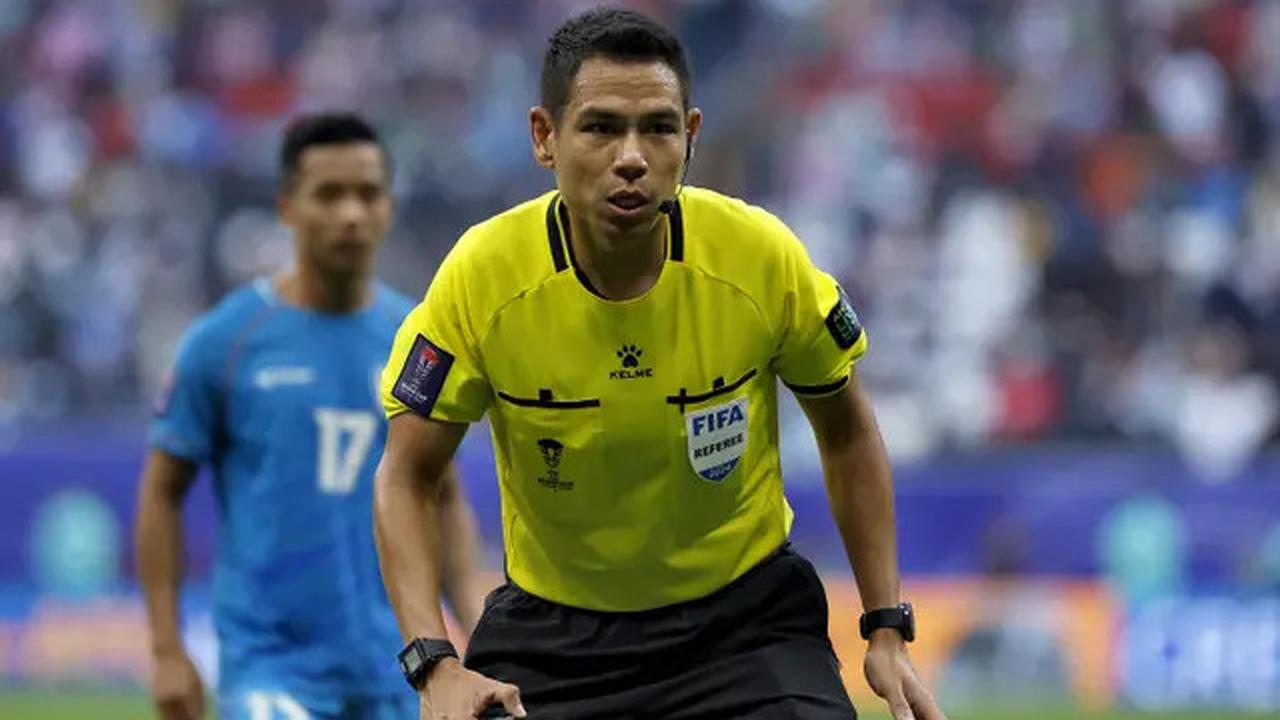 3 Wasit yang Dianggap Bantu Lawan Timnas Indonesia: Nasrullo Kabirov sampai Ahmed Al Kaf, Namanya Ditandain Netizen