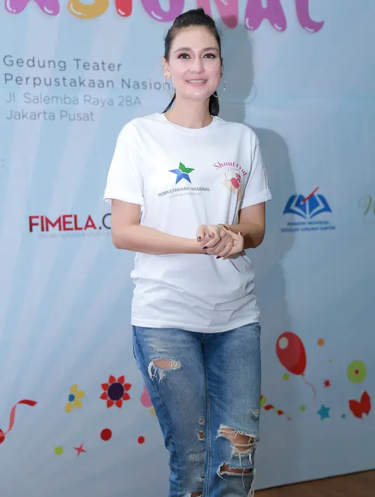 "Aku terjun langsung, mikirin apa yang mau dibikin. Banyak hal yang harus diurus dan harus lebih fokus. Saya mau nanti uang bekerja buat saya, bukan saya kerja buat uang," tandas Luna. (Galih W. Satria/Bintang.com)