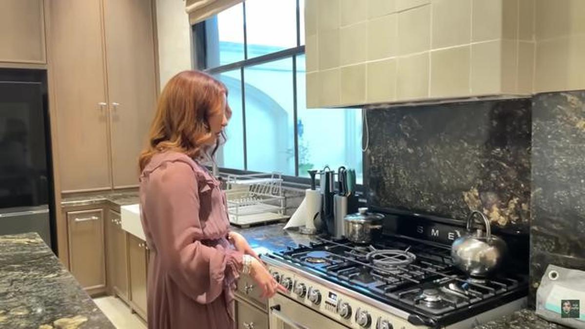 9 Potret Dapur Kotor di Rumah Baru Tasya Farasya, Mewah tapi Tetap Fungsional