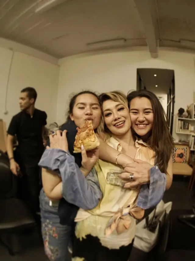 Reza Artamevia Kedua Anaknya