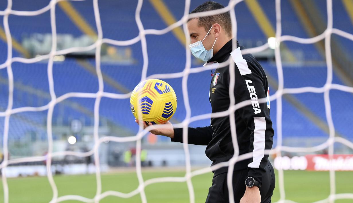 Pertandingan Lazio kontra Torino akhirnya batal digelar setelah tim tamu tidak bisa datang ke Roma karena merebaknya kasus positif virus corona (Covid-19) di skuad Il Toro. (Alfredo Falcone/LaPresse via AP)