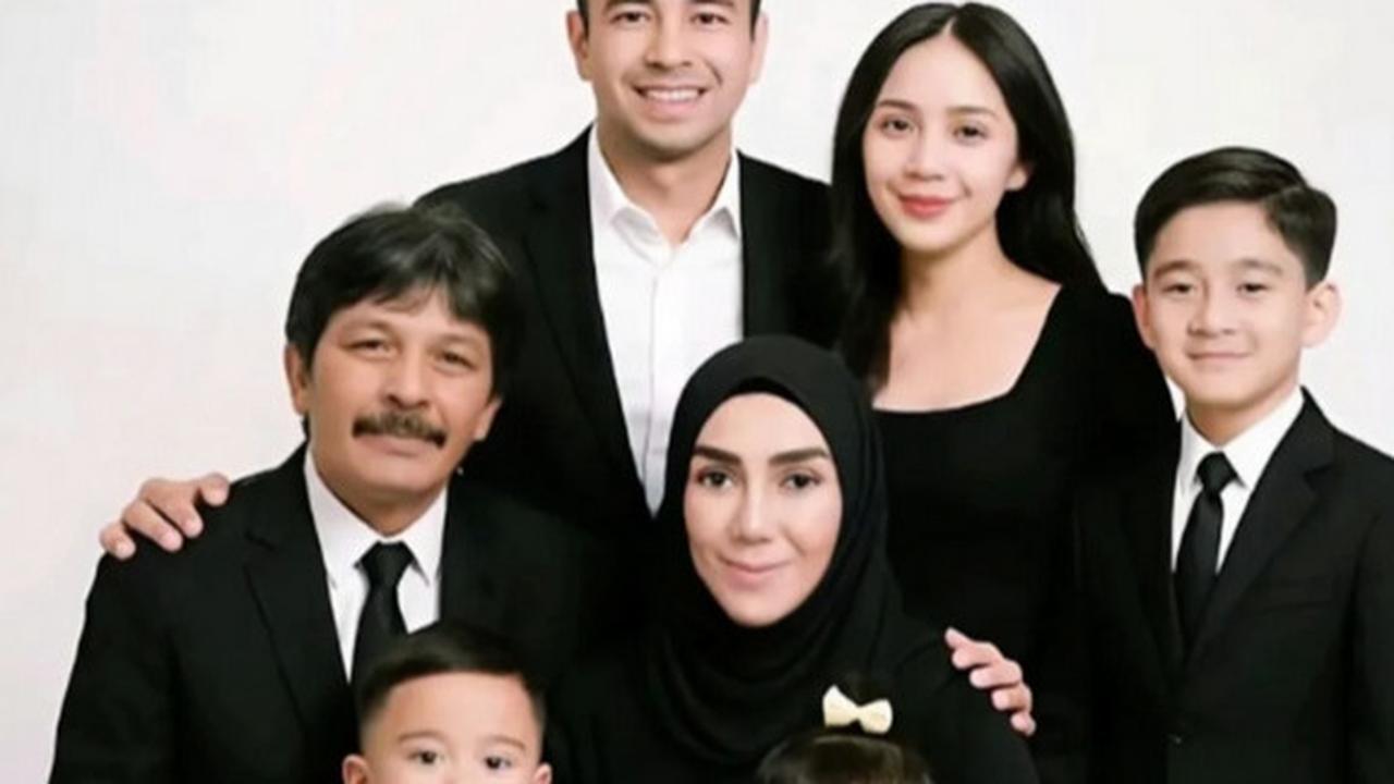 Raffi Ahmad Unggah Foto Keluarga Lengkap dengan Sang Ayah, Bahas Tentang Sosok yang Hidup Selamanya di Hati