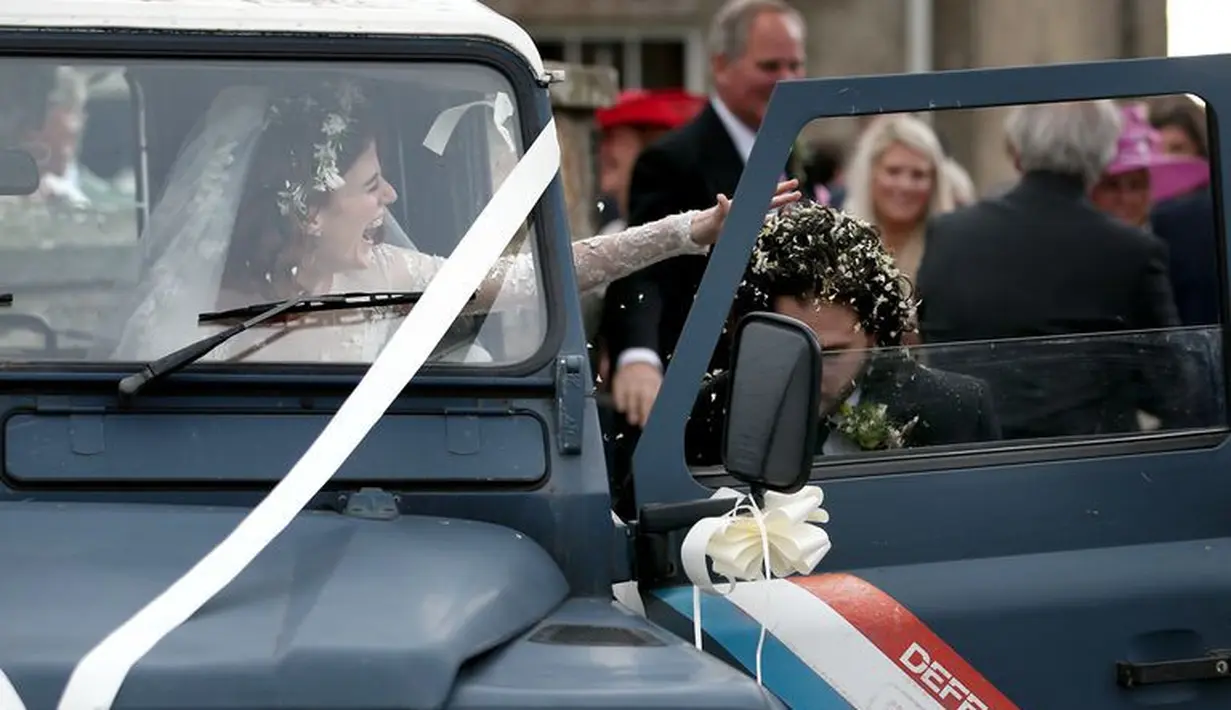 Kit dan Rose sendiri bertemu di lokasi syuting Game of Thrones. (Getty Images/Cosmopolitan)