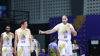 CLS Knights Indonesia kalah 73-80 dari San Miguel Alab Pilipinas pada lanjutan ABL 2017-2018 di GOR Kertajaya, Surabaya, Minggu (11/2/2018). (CLS Knights Indonesia)