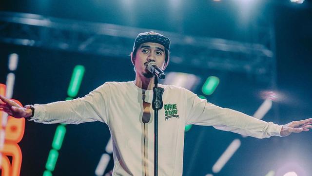 Ulang Tahun Ke-40, Ini 7 Potret Duta Sheila on 7 yang Awet Muda