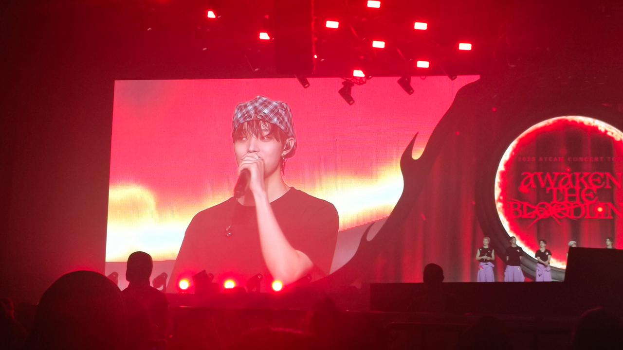 5 Potret Seru Konser &TEAM 'Awaken the Bloodline' di Jakarta, Blusukan Sapa Penggemar Hingga Nyanyi Lagu Titi Kamal