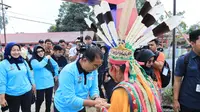 Penjabat (Pj) Gubernur Kaltim Akmal Malik menghadiri puncak acara Pesta Adat dan Budaya Wehea Lom Plai yang digelar di Desa Nehas Liah Bing, Kecamatan Muara Wahau, Kabupaten Kutai Timur, Sabtu (20/4) (Istimewa)