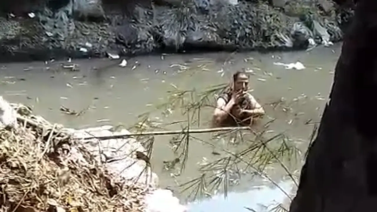 WNA Aljazair Berendam di Danau Sunter untuk Ritual, Damkar Evakuasi Usai Dibujuk 3 Jam