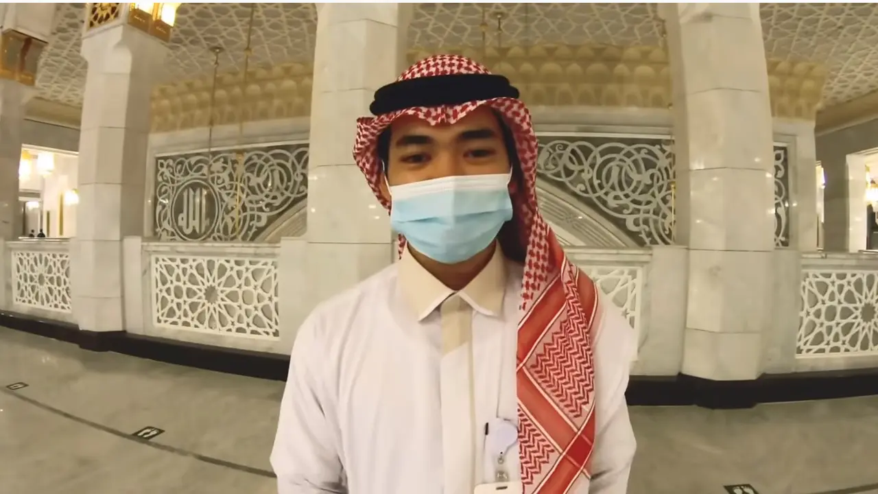 Anak Muda Asal Madura Ini Bekerja di Masjidil Haram