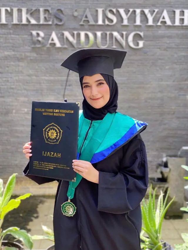 6 Momen Wisuda Nadya Mustika Rahayu, Resmi Jadi Sarjana