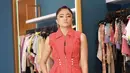Marshanda tampil elegan dengan maxi dress bernuansa bold. Tampilan ini hadirkan statement yang begitu menjanjikan. [Foto: Instagram/ Marshanda]