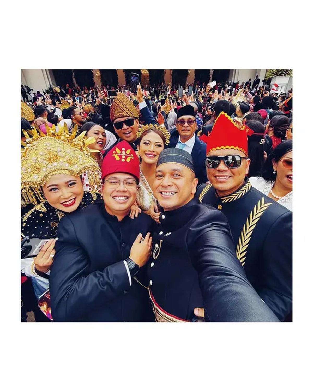 5 Potret Artis di Upacara Penurunan Bendera HUT ke-80 RI di Istana Merdeka
