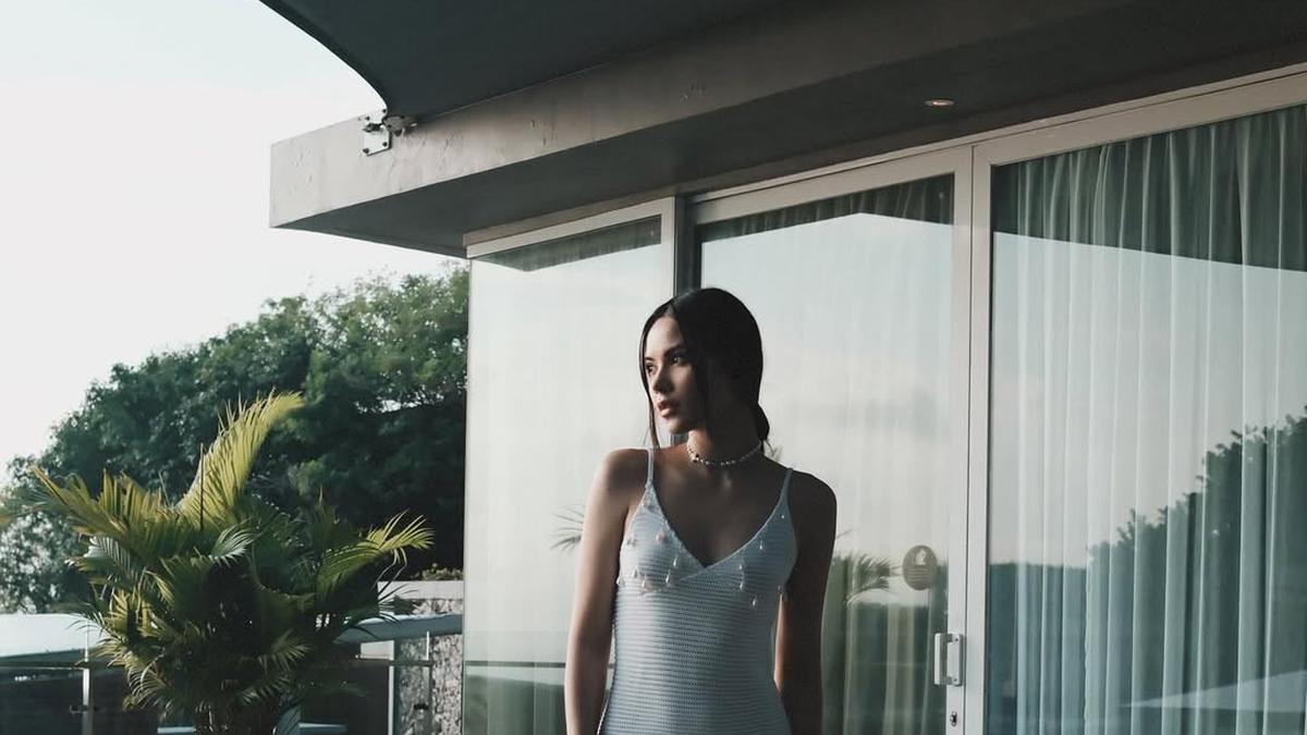 Potret Menawan Alyssa Daguise Kenakan Dress Putih Rp3Jutaan Liburan di Bali, Disebut Mirip Victoria Beckham