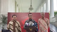 Calon Presiden (Capres) Anies Baswedan, Ganjar Pranowo dan Prabowo Subianto di Istana usai makan siang bersama Presiden Joko Widodo (Jokowi). (Liputan6.com/Radityo Priyasmoro)