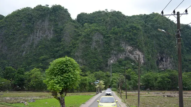 Liputan6.com mendapat kesempatan menjajal langsung BYD Atto 1 dalam rute sejauh 40,2 kilometer di Makassar. (Liputan6.com/Fauzan)
