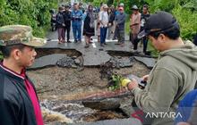 Akses Jalan Lintas Kecamatan di Aceh Barat Putus Akibat Banjir, Ternyata Box Culvert Sudah Retak 2 Tahun Lalu