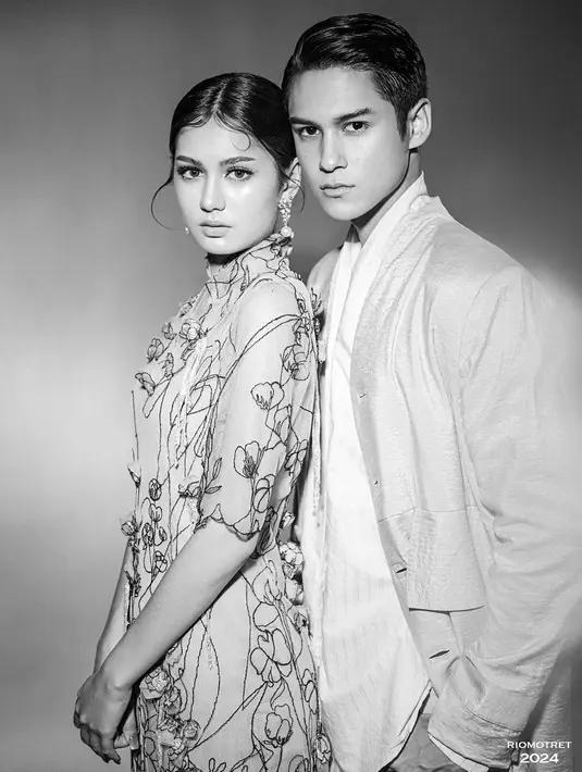 Tampil serasi dan memesona, pasangan kekasih ini sudah seperti pasangan yang tengah menjalani pemotretan prewedding. Banyak yang menyebut bahwa Nio dan Zoe begitu serasi dan cocok menjadi pasangan suami istri. (Liputan6.com/IG/@riomotret)
