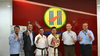 Perusahaan pemilik Barito Putera, Hasnur Group, memberikan apresiasi terhadap atlet karate, Fauzan Noor, berupa beasiswa dan jaminan bekerja. (Instagram/@psbaritoputeraofficial)